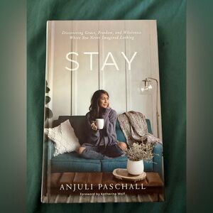 Stay by - Inspirational Coffee Table Book in White and Blue
